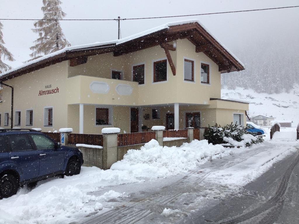 Haus Almrausch Apartment Сьолден Екстериор снимка